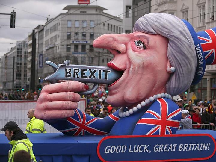 Wirtschaftlicher Selbstmord - so sahen im vergangenen Jahr die Düsseldorfer Karnevalisten den britischen EU-Austritt.