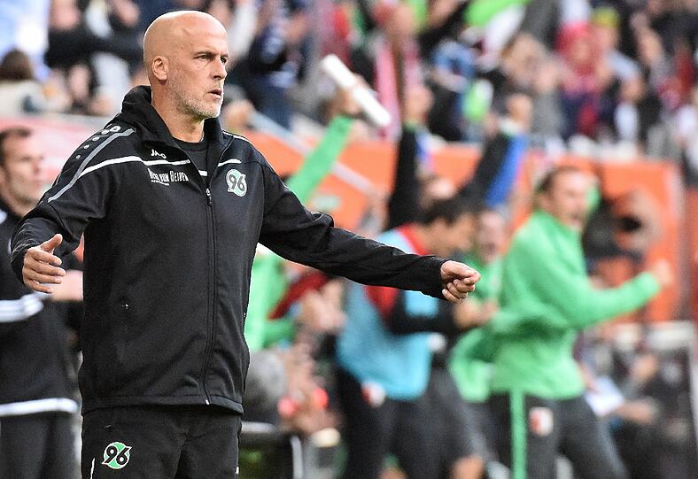 Sollten die schlechten Leistungen von Hannover 96 weiter anhalten, dürften die Tage von Michael Frontzeck als Trainer bei den Roten gezählt sein.