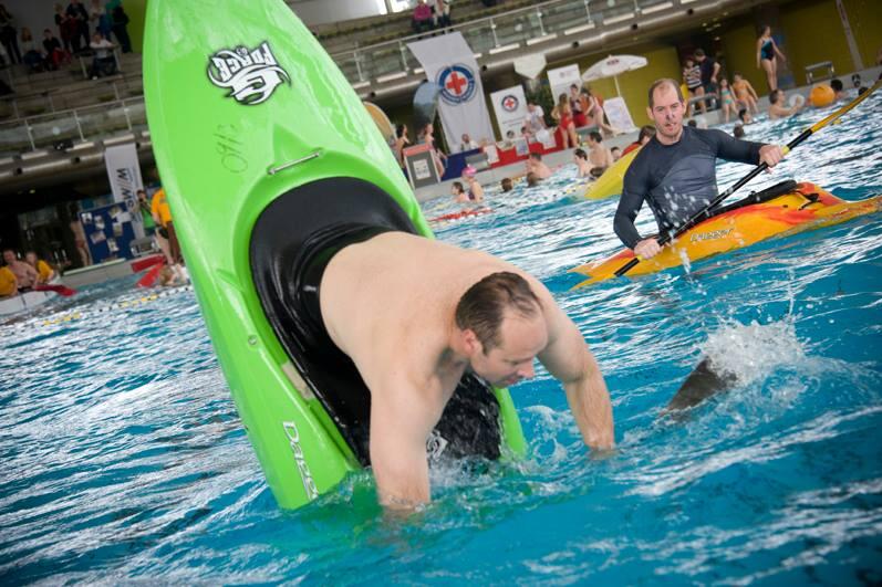 Auch Kanufahren kann man beim Wassersportfestival in der Olympia-Schwimmhalle ausprobieren.