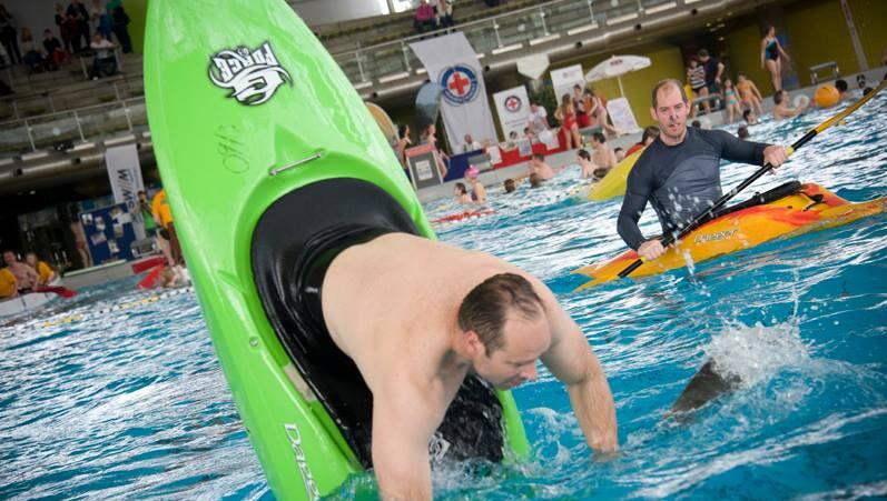 Auch Kanufahren kann man beim Wassersportfestival in der Olympia-Schwimmhalle ausprobieren. Auch Kanufahren kann man beim Wassersportfestival in der Olympia-Schwimmhalle ausprobieren.