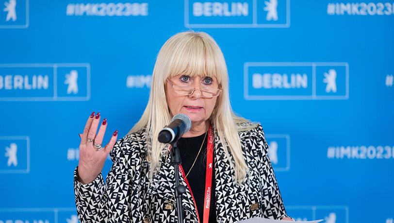 Innenminister: Leugnung des Existenzrechts Israels bestrafen