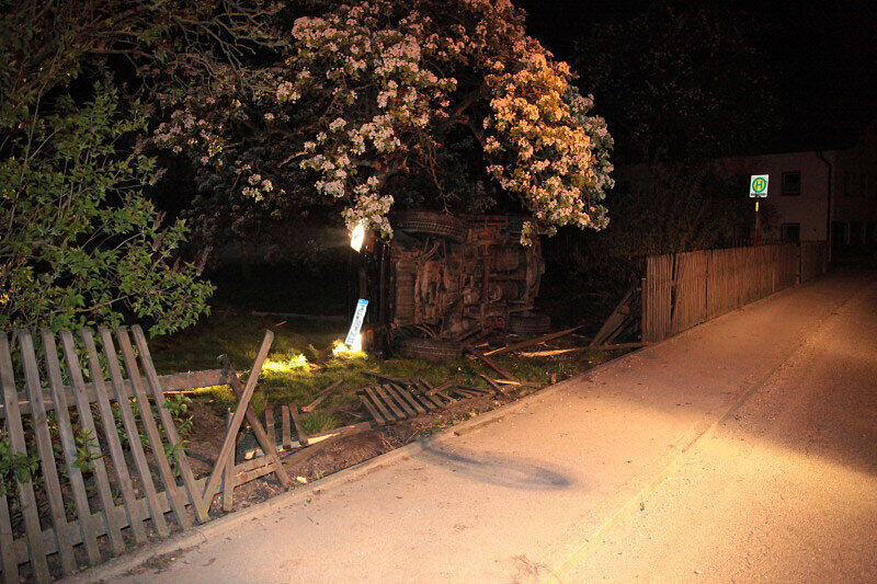 Nur knapp verfehlte der Wagen eine Mauer.