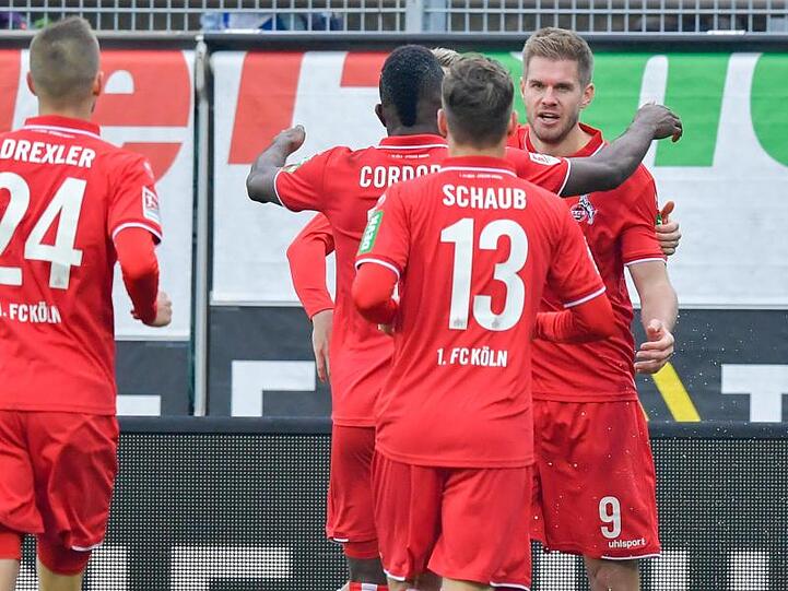 Der 1. FC Köln setzt auf die Tore von Simon Terodde (r).