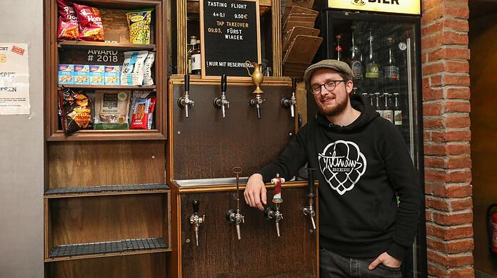 Max Heisler darf bald auch nach 22 Uhr Bier für seine Gäste zapfen.