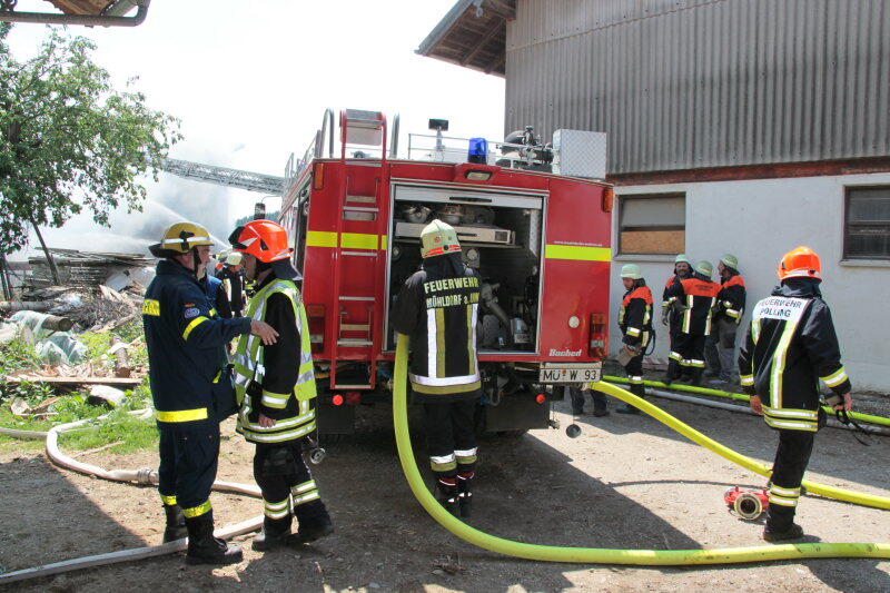 In Polling im Landkreis Mühldorf am Inn ist am Mittwoch eine Heizungsanlage abgebrannt - die Feuerwehr rückte mit einem Großaufgebot an. Der Schaden soll immens sein.