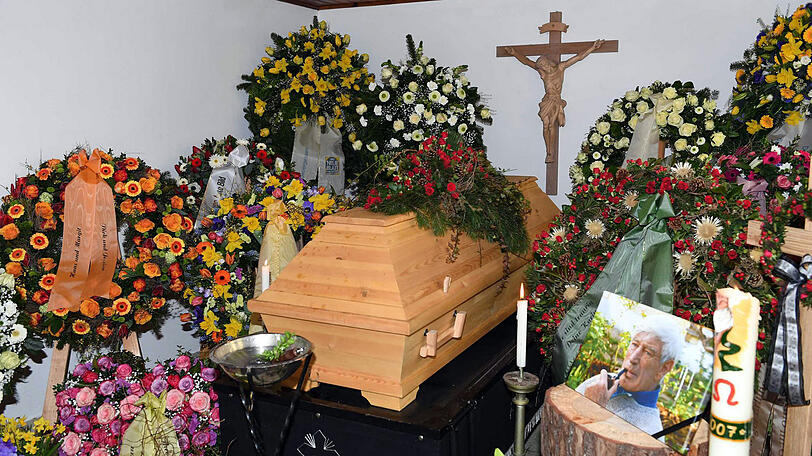 Der Sarg von Siegfried Rauch, aufgebahrt in der Aussegnungshalle der Kirche St. Margaretha.