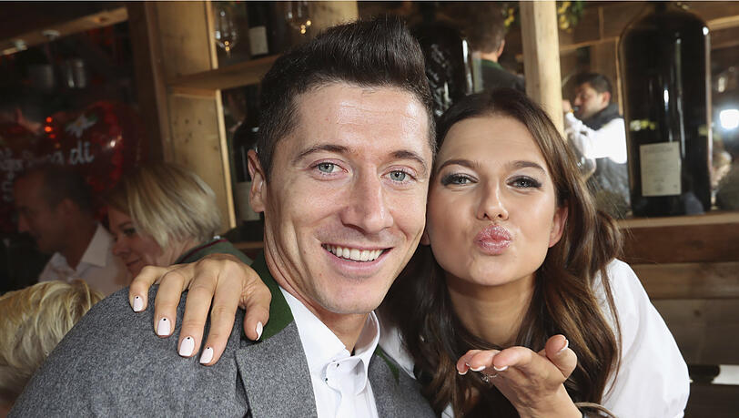 Auch im letzten Jahr waren die Lewandowskis natürlich auf der Wiesn, hier im Käfer-Zelt. Auch im letzten Jahr waren die Lewandowskis natürlich auf der Wiesn, hier im Käfer-Zelt.