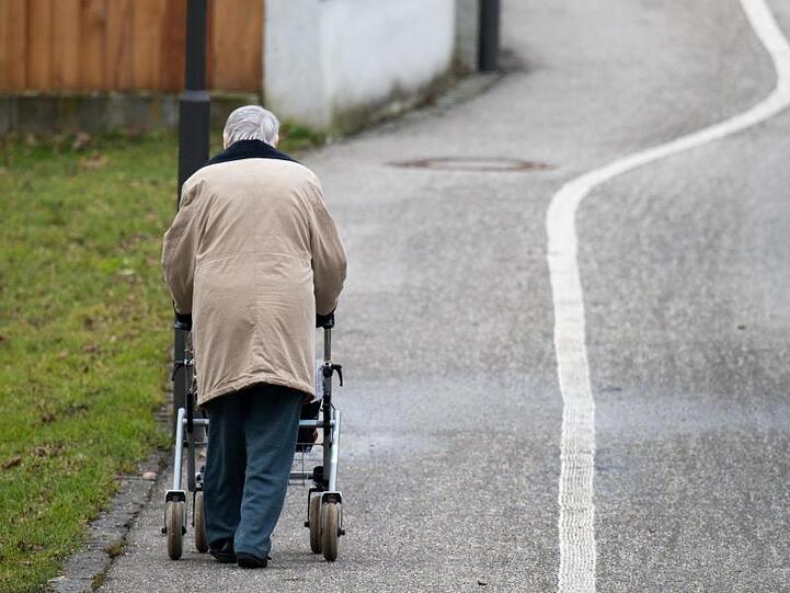 Laut einer aktuellen Umfrage hat sich in weiten Teilen der Bevölkerung die Erkenntnis durchgesetzt, dass die gesetzliche Rente im Ruhestand eher nicht ausreichen wird.
