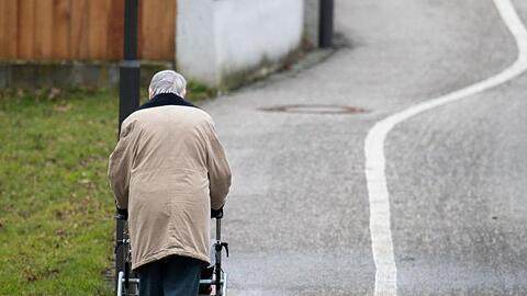 Laut einer aktuellen Umfrage hat sich in weiten Teilen der Bevölkerung die Erkenntnis durchgesetzt, dass die gesetzliche Rente im Ruhestand eher nicht ausreichen wird.