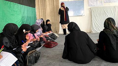Die islamistischen Machthaber in Afghanistan haben den Zugang zu Bildung für Mädchen massiv eingeschränkt. (Archivbild)