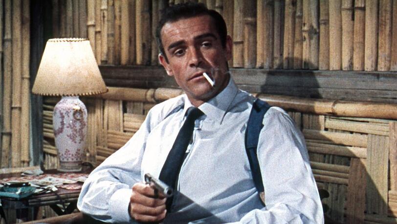 Zigarette im Mundwinkel, verächtlicher Blick: Sean Connery in "James Bond - 007 jagt Dr. No", dem ersten Bond-Film. Zigarette im Mundwinkel, verächtlicher Blick: Sean Connery in "James Bond - 007 jagt Dr. No", dem ersten Bond-Film.