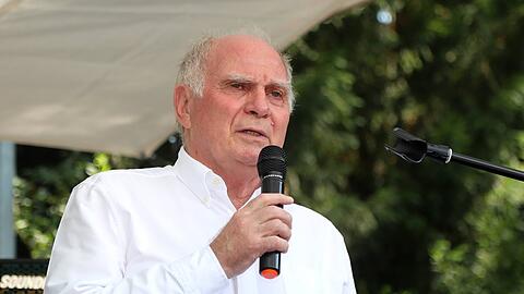 Uli Hoeneß saß vor zehn Jahren wegen Steuerhinterziehung im Gefängnis. Uli Hoeneß saß vor zehn Jahren wegen Steuerhinterziehung im Gefängnis.
