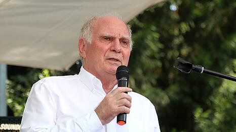Uli Hoene&szlig; sa&szlig; vor zehn Jahren wegen Steuerhinterziehung im Gef&auml;ngnis.