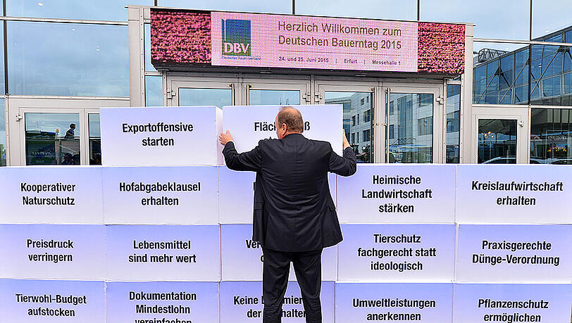 Mit einer symbolischen Aktion von Joachim Rukwied, Präsident des Deutscher Bauernverbandes, beginnt in Erfurt der Deutsche Bauerntag.