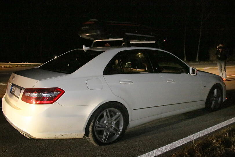 In der Nähe von Altötting konnte die Polizei einen volltrunkenen Fahrer erst durch den Einsatz eines Nagelbretts stoppen.