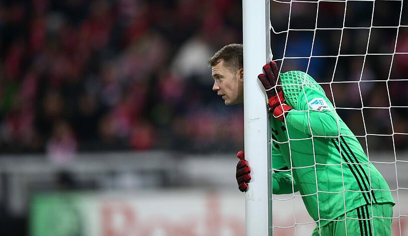 MANUEL NEUER: NOTE 3.
Beim 0:1 durch Cordoba ohne Chance &ndash; schon nach wenigen Minuten war  
klar: Wieder kein Zu-Null. Diese Anti-Serie hält. Ansonsten ohne große  
Sorgen und Aktionen.
