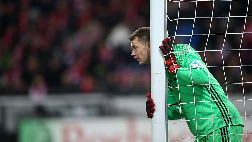 MANUEL NEUER: NOTE 3.
Beim 0:1 durch Cordoba ohne Chance – schon nach wenigen Minuten war
klar: Wieder kein Zu-Null. Diese Anti-Serie hält. Ansonsten ohne große
Sorgen und Aktionen. MANUEL NEUER: NOTE 3.
Beim 0:1 durch Cordoba ohne Chance – schon nach wenigen Minuten war
klar: Wieder kein Zu-Null. Diese Anti-Serie hält. Ansonsten ohne große
Sorgen und Aktionen.