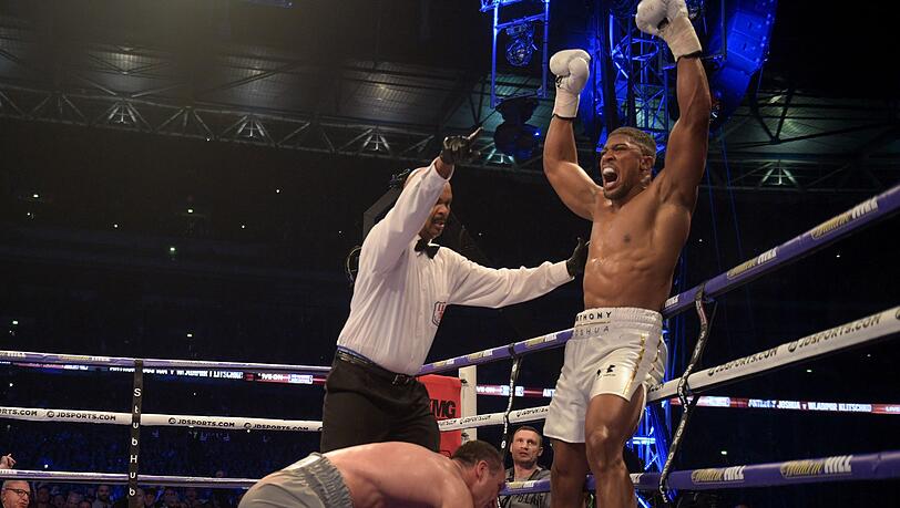 Der Moment des Triumphs f&uuml;r Joshua (r) im WM-Titelkampf gegen Klitschko. (Archivbild)