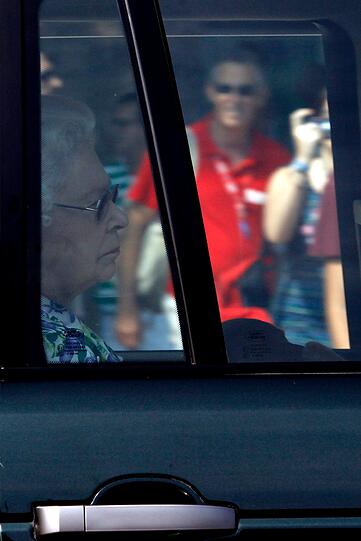 Die neuesten Bilder aus London: Die Queen auf dem Weg zum Buckingham Palast.