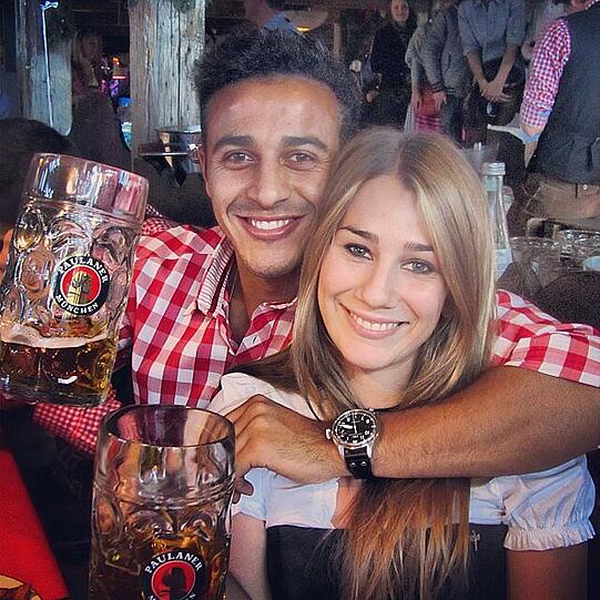 Thiago hat seine Langzeitfreundin Julia in Spanien geheiratet