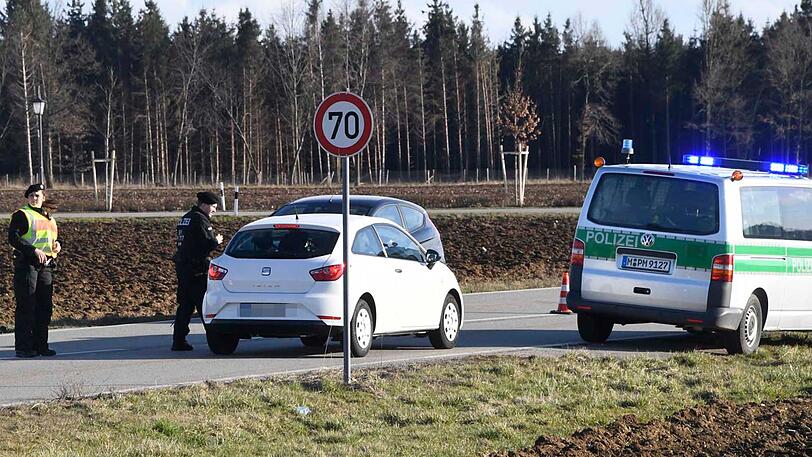 Die Polizei setzte eine große Fahndung ein und kontrollierte Autos.