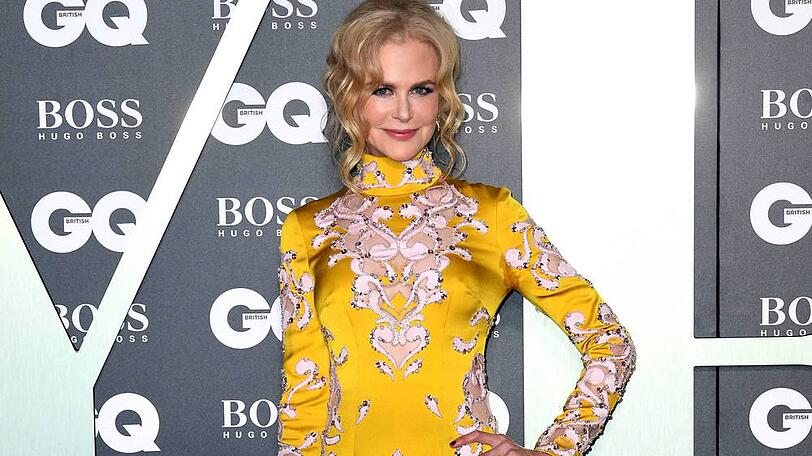 Nicole Kidmans detailreiche Robe in Gelb
