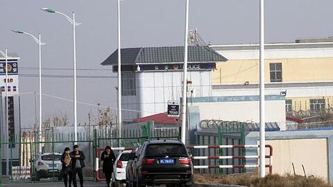 "Artux City Vocational Skills Education Training Service Center" in der westchinesischen Region Xinjiang. Der US-Zoll hat chinesische Produkte aus menschlichem Haar beschlagnahmt, die in Zwangsarbeit hergestellt worden sein sollen.