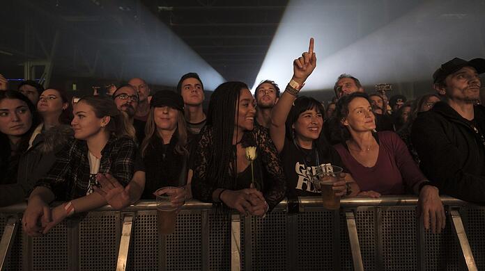 Fans feiern bei einem Konzert in der Zenith-Halle. (Symbolbild)