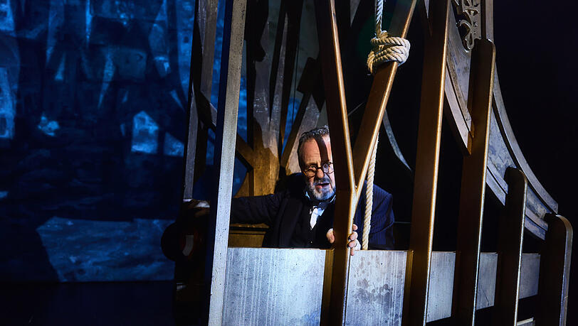 Samuel Finzi als Philipp Auerbach in in Avishai Milsteins Erinnerungsrevue „Play Auerbach“ in den Kammerspielen.