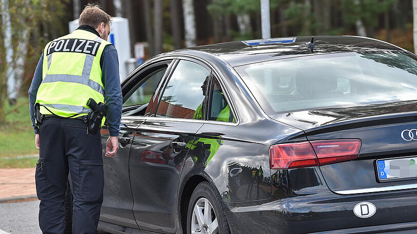 Dem 27-Jährigen droht eine Anzeigen wegen Trunkenheit im Verkehr und des Besitzes von Betäubungsmitteln (Symbolfoto).