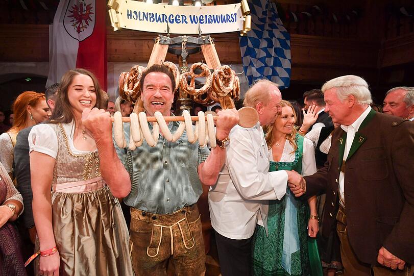 Arnold Schwarzenegger mit Tochter Christina, Alfons Schuhbeck, Heather Milligan, Balthasar Hauser (Hotel Stanglwirt)
