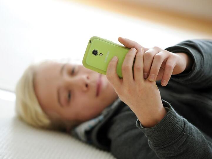 Fernsehen auf dem Smartphone - dank Streaming kein Problem. Der Markt für Anbieter boomt in Deutschland wie in vielen anderen Ländern auch.