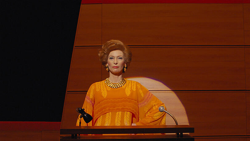 Tilda Swinton als exaltierte Kunstkennerin. Tilda Swinton als exaltierte Kunstkennerin.