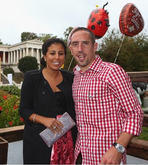 Franck Ribéry mit seiner Frau Wahiba. Die beiden haben drei gemeinsame Kinder.