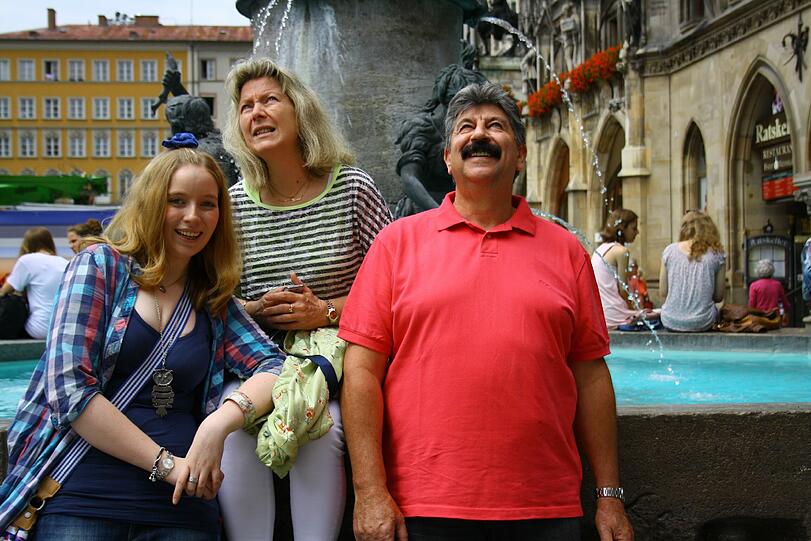 Hoffentlich klappt's! Die Webcam gibt es übrigens hier: http://kaufhaus.ludwigbeck.de/webcam-muenchen-marienplatz/