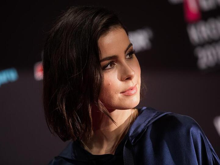 Die Sängerin Lena Meyer-Landrut kommt zu der Verleihung der "1Live-Krone" in der Jahrhunderthalle. Foto: Rolf Vennenbernd/Archivbild