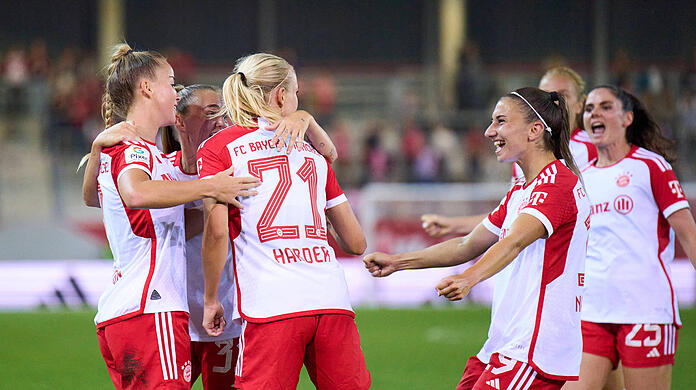 Beim ersten Saison-Heimspiel durften die Bayern-Frauen einen 2:0-Sieg über Köln bejubeln. Jetzt soll in der Arena gegen Frankfurt gewonnen werden.