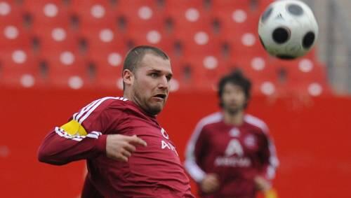 Der Einsatz stimmt, in der Regionalliga hat er 15 Mal eingenetzt. Zur Belohnung darf Markus Fuchs jetzt bei den Profis mitmischen. Der Einsatz stimmt, in der Regionalliga hat er 15 Mal eingenetzt. Zur Belohnung darf Markus Fuchs jetzt bei den Profis mitmischen.