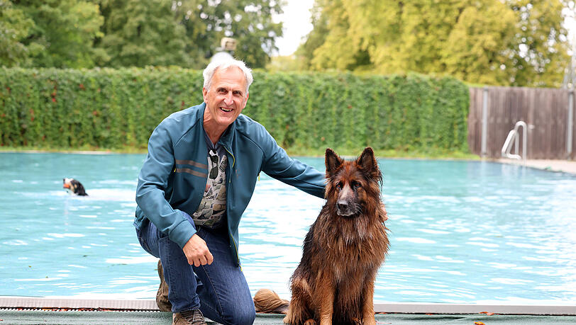 John Marsden gemeinsam mit Schäferhündin Josy. John Marsden gemeinsam mit Schäferhündin Josy.