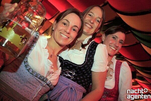 Dirndl, Lederhosen und viel Spaß: Die Party "Tracht und Pracht" am Samstag im Hippodrom auf der Theresienwiese. Mehr Bilder unter: www.nachtagenten.de.