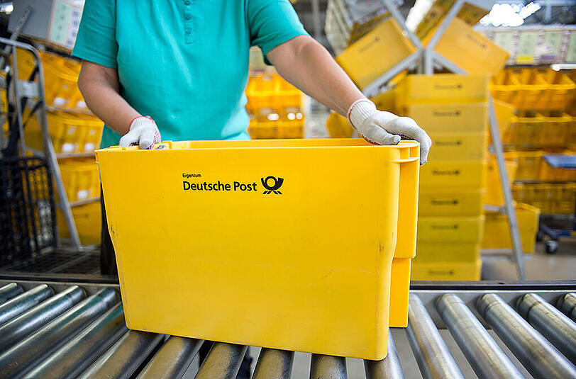 Trotz eines weiterhin boomenden Paket- und Expressgeschäfts schloss die Post das vergangene Jahr erstmals seit einigen Jahren mit weniger Gewinn ab. Foto: Daniel Naupold