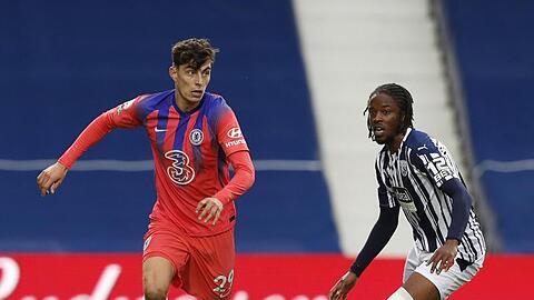 Kai Havertz (l) und der FC Chelsea holten nach 0:3-Rückstand bei West Bromwich Albion noch einen Punkt.