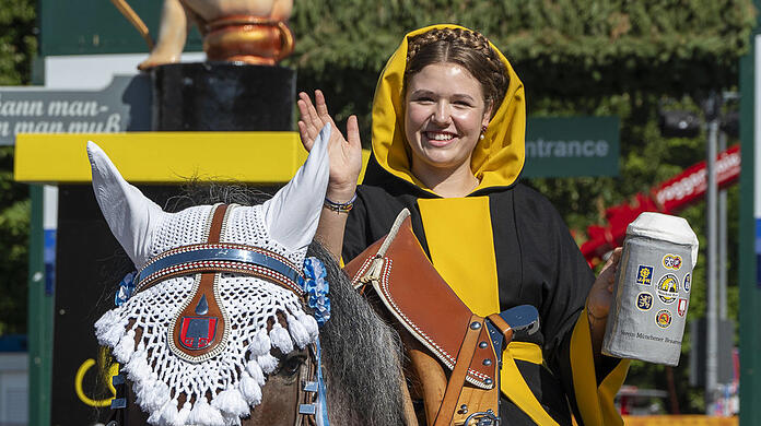 Münchner Kindl Franziska Inselkammer beim Wirteeinzug auf der Wiesn 2023.