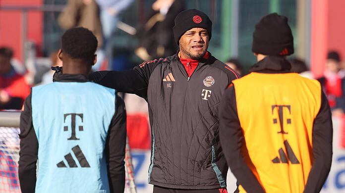 Ein Sieg ist fast Pflicht: Der FC Bayern um Coach Vincent Kompany ist zum Jahresendspurt nochmal unter Zugzwang.