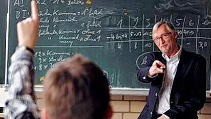Fast 40 Prozent der Schüler wünschen sich, dass ihr Mathelehrer ihnen zeigt, wie sie sich zu Hause besser vorbereiten können. Fast 40 Prozent der Schüler wünschen sich, dass ihr Mathelehrer ihnen zeigt, wie sie sich zu Hause besser vorbereiten können.