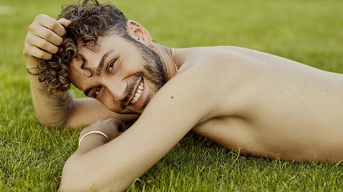 Mit seinem italienischen Charme will Kandidat Andrea beim "Prince Charming" landen.