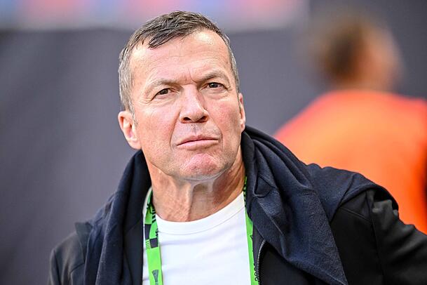Lothar Matthäus liebt den Fußball – und die Frauen. Lothar Matthäus liebt den Fußball – und die Frauen.