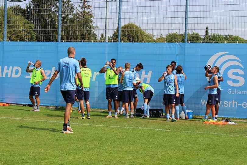 Schrecksekunde für Degenek beim Training am Freitag. Hier die Bilder vom Vormittagstraining.