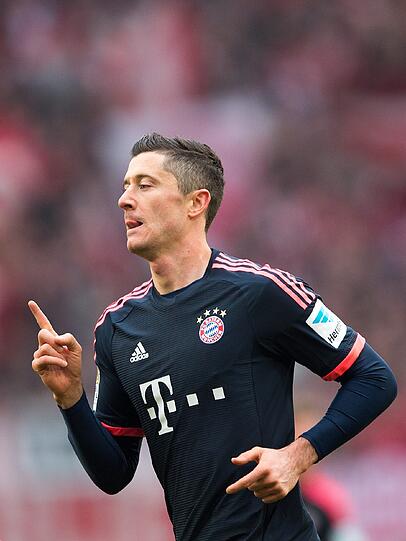 ROBERT LEWANDOWSKI NOTE 2
 Trifft und trifft und trifft. Überlegter Schlenzer ins lange Eck nach zehn Minuten. Sein 25. Saisontreffer &ndash; souverän. Nach 62 Minuten mit einer ähnlichen Chance, verzog aber. Kurz vor Schluss fast mit dem 2:0, Horn hielt.