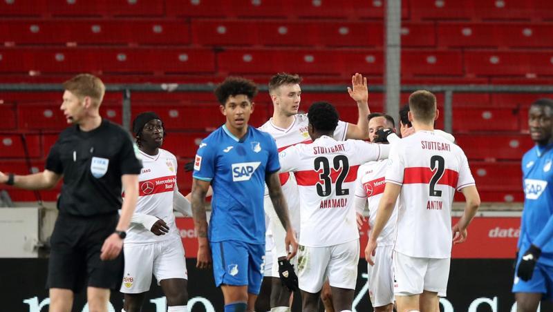 Stuttgarts Sasa Kalajdzic (M) erzielte im siebten Bundesliga-Spiel in Serie ein Tor.